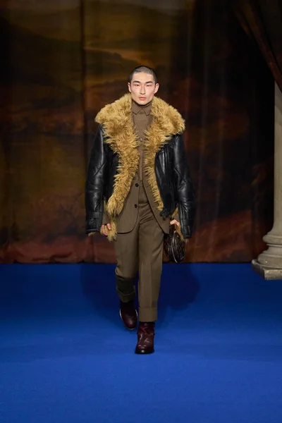 Look 37